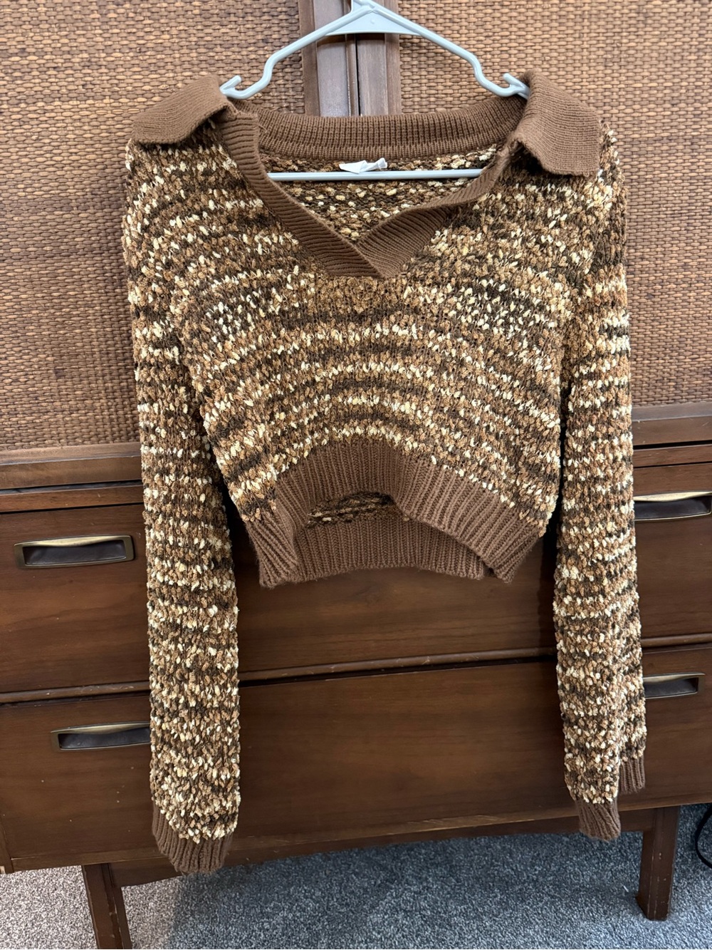 Storia Brown Marled Cropped V-Neck Sweater with Collar